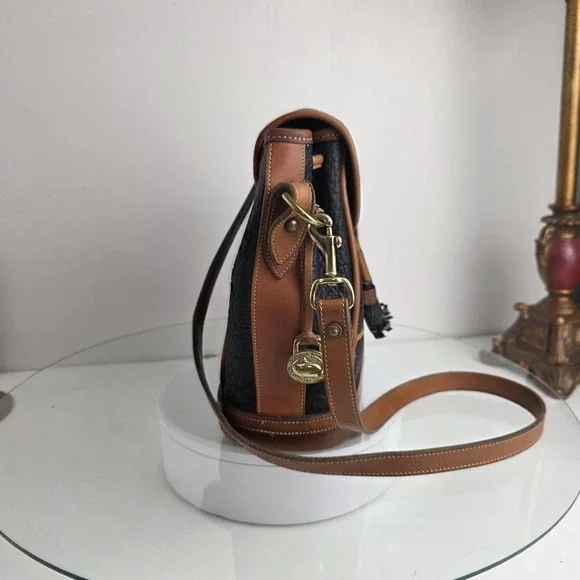 Dooney & Bourke Dover Carrier R10 Crossbody Tassel All Weather Vtg Tan Black Bag - Picture 5 of 16